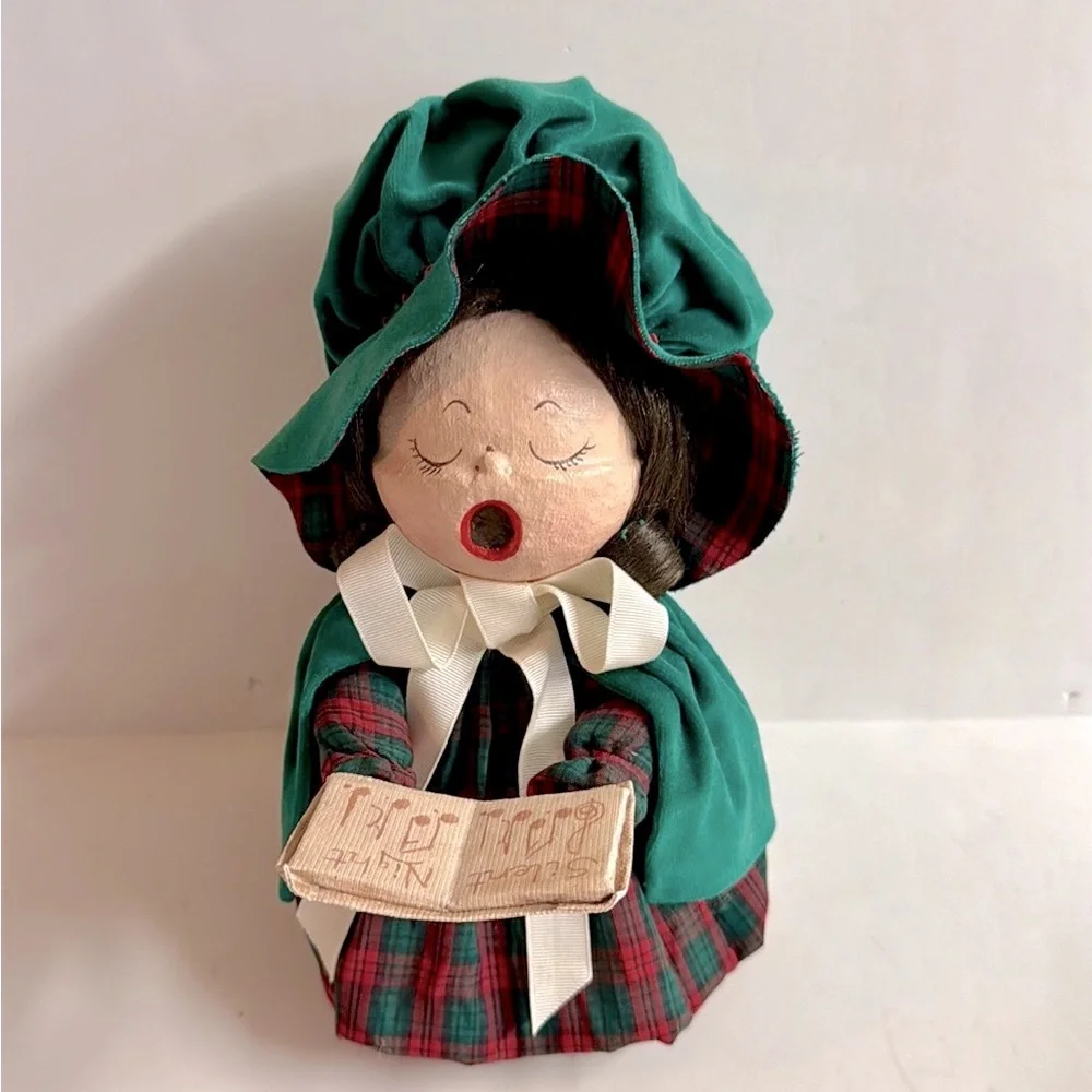 3PC Vtg Handmade Paper Mache Carolers w/ hand crocheted clothing.Green + Red